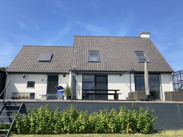 Oostburg: renovatie hellend dak & plaatsen Velux dakramen